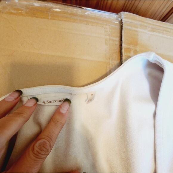 SOFT SURROUNDINGS SOFT SUEDE V NECKET BEIGE W/BUTTON POCKET SIZE MED - Picture 6 of 7